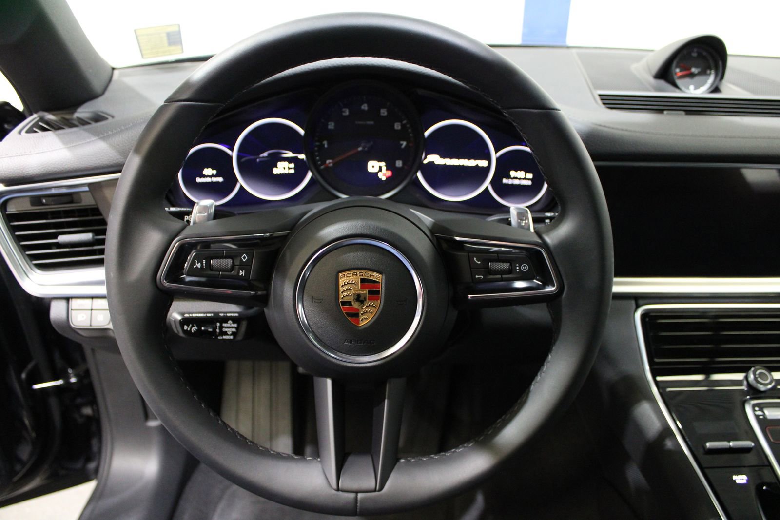 Used 2023 Porsche Panamera Platinum Edition image 35