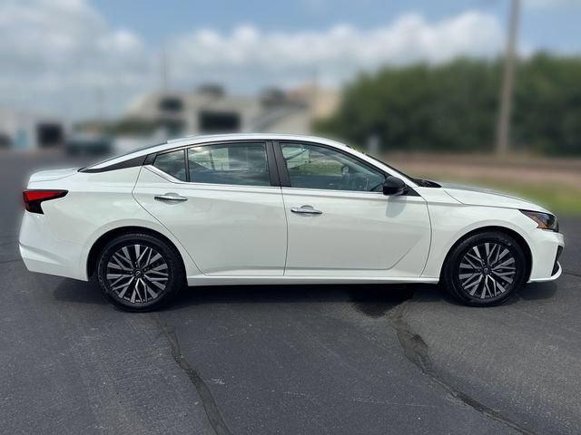 Used 2025 Nissan Altima 2.5 SV FWD image 6