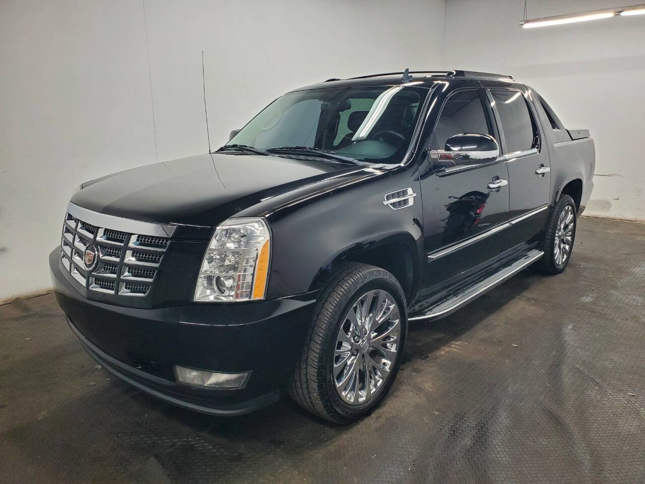 Used 2013 Cadillac Escalade EXT Luxury AWD/4WD image 1