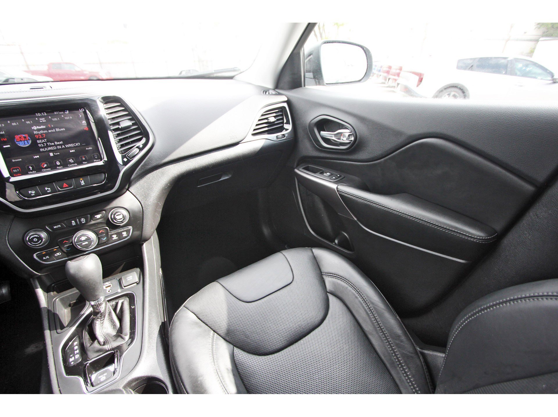 Used 2019 Jeep Cherokee Limited w/ Luxury Group image 12