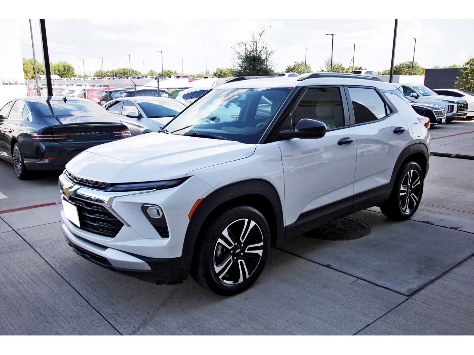 Used 2024 Chevrolet TrailBlazer LT w/ Driver Confidence Package FWD image 3