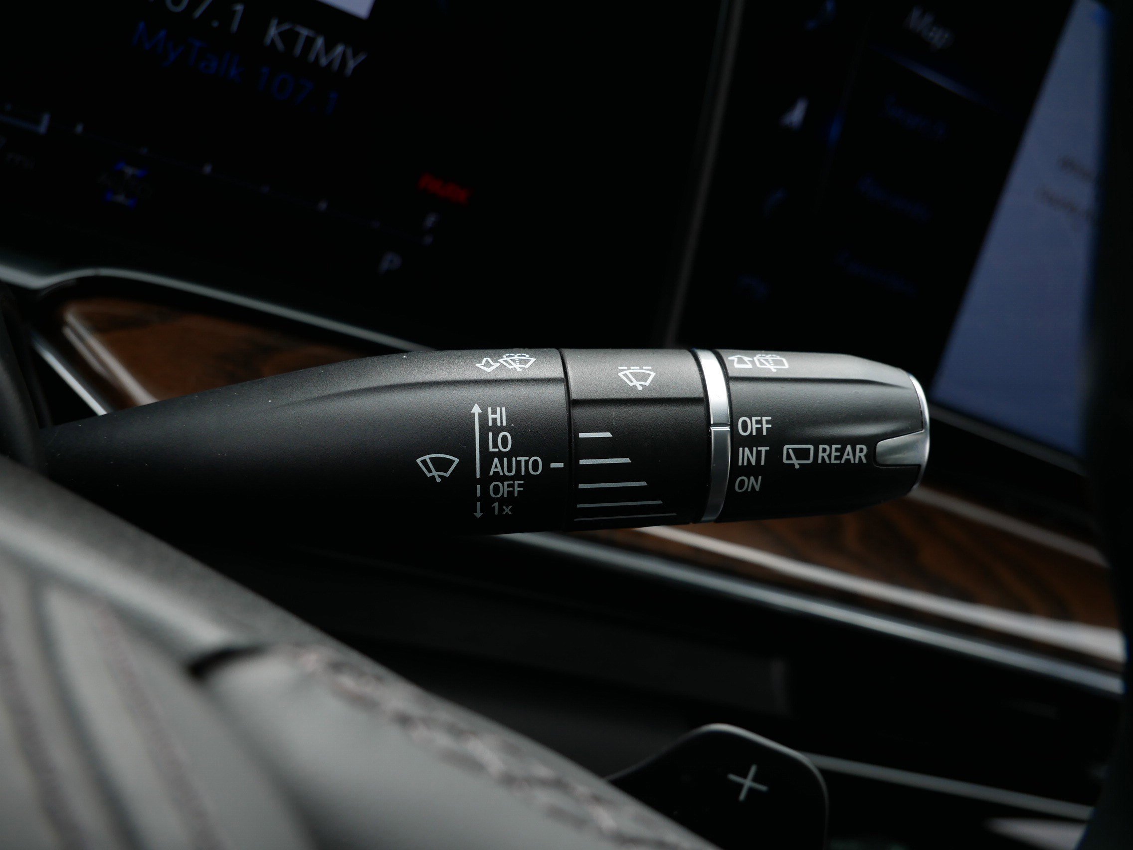 Used 2023 Cadillac Escalade Sport Platinum w/ LPO, ONYX Package image 35