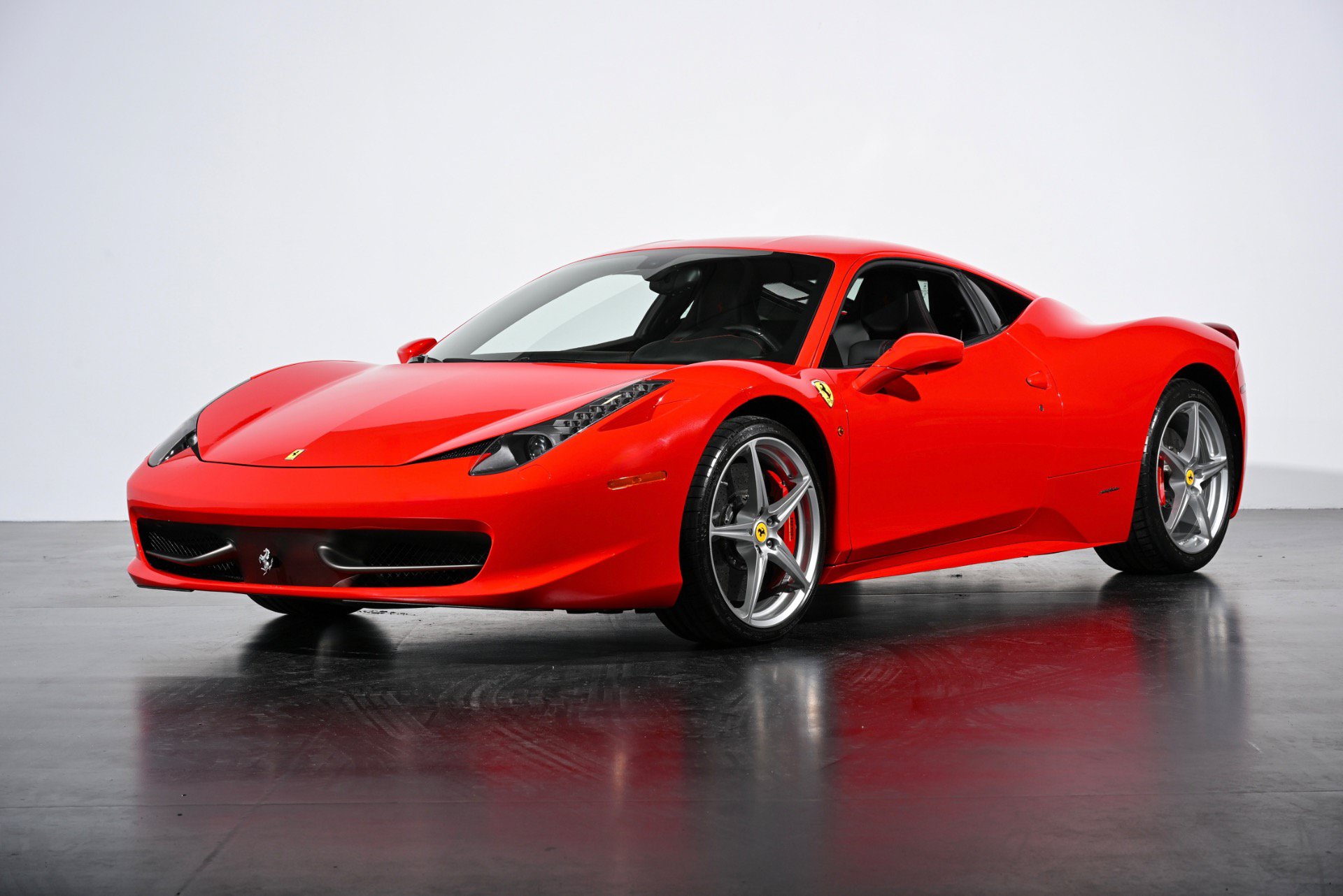 Used 2014 Ferrari 458 Italia Coupe RWD image 2