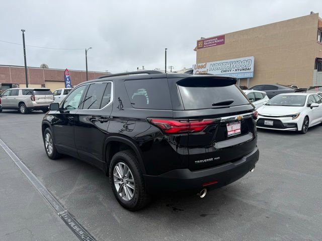 Used 2023 Chevrolet Traverse LT image 3