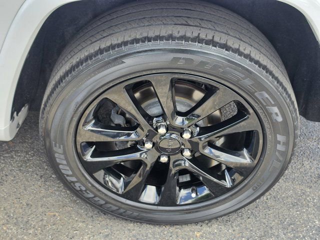 Used 2020 Jeep Grand Cherokee Altitude AWD/4WD image 9