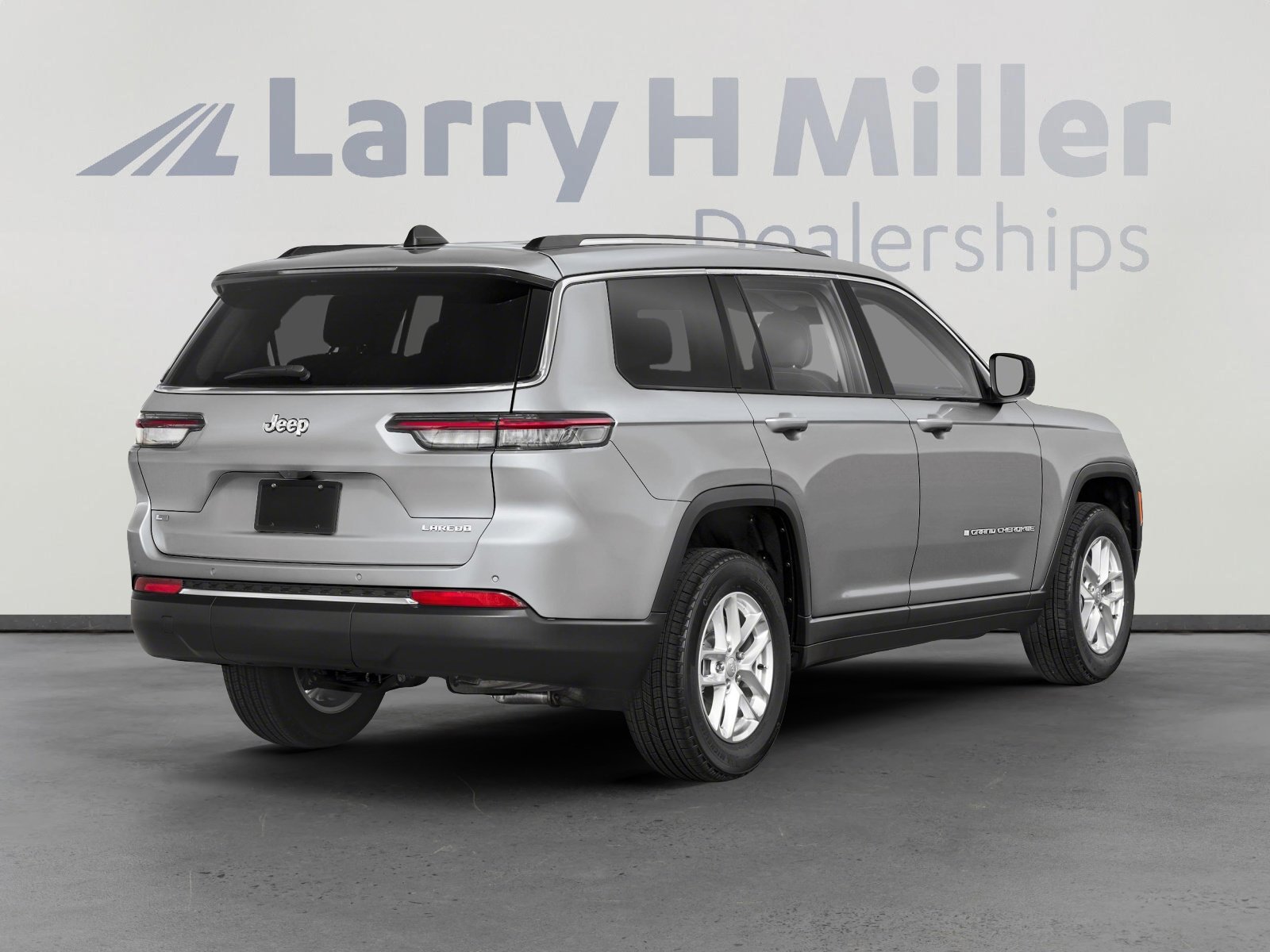 Used 2024 Jeep Grand Cherokee L Laredo image 2