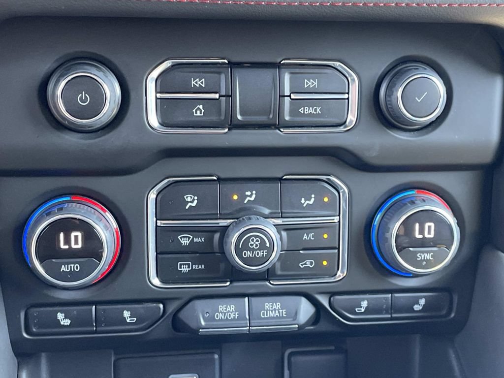 Used 2023 Chevrolet Suburban RST AWD/4WD image 24