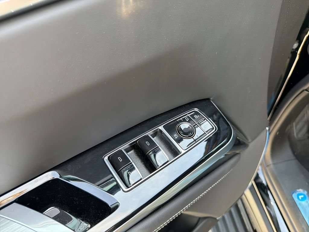 New 2026 Cadillac Escalade ESV Platinum Sport AWD/4WD image 18