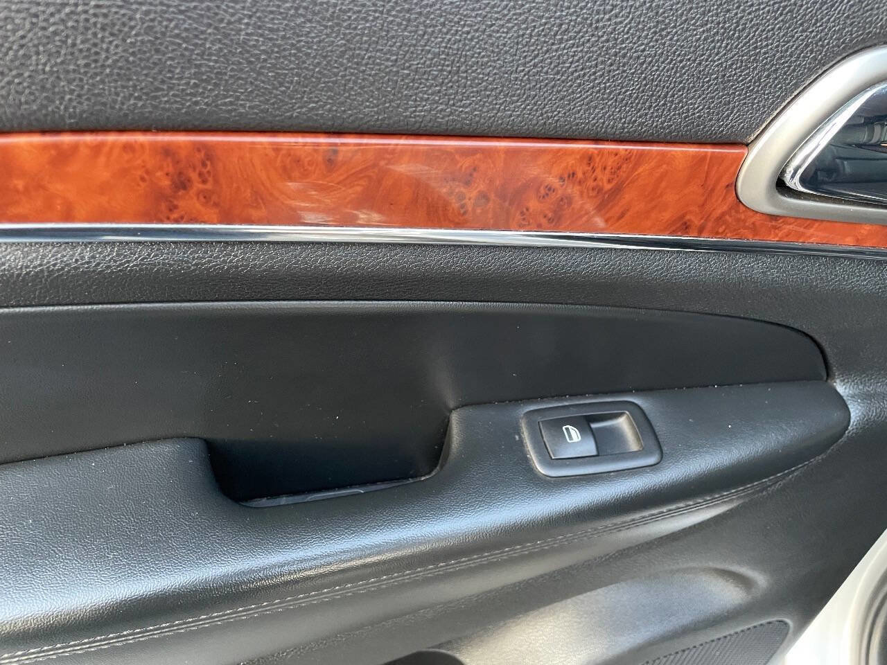 Used 2013 Jeep Grand Cherokee Limited w/ Advance Technology Group image 28