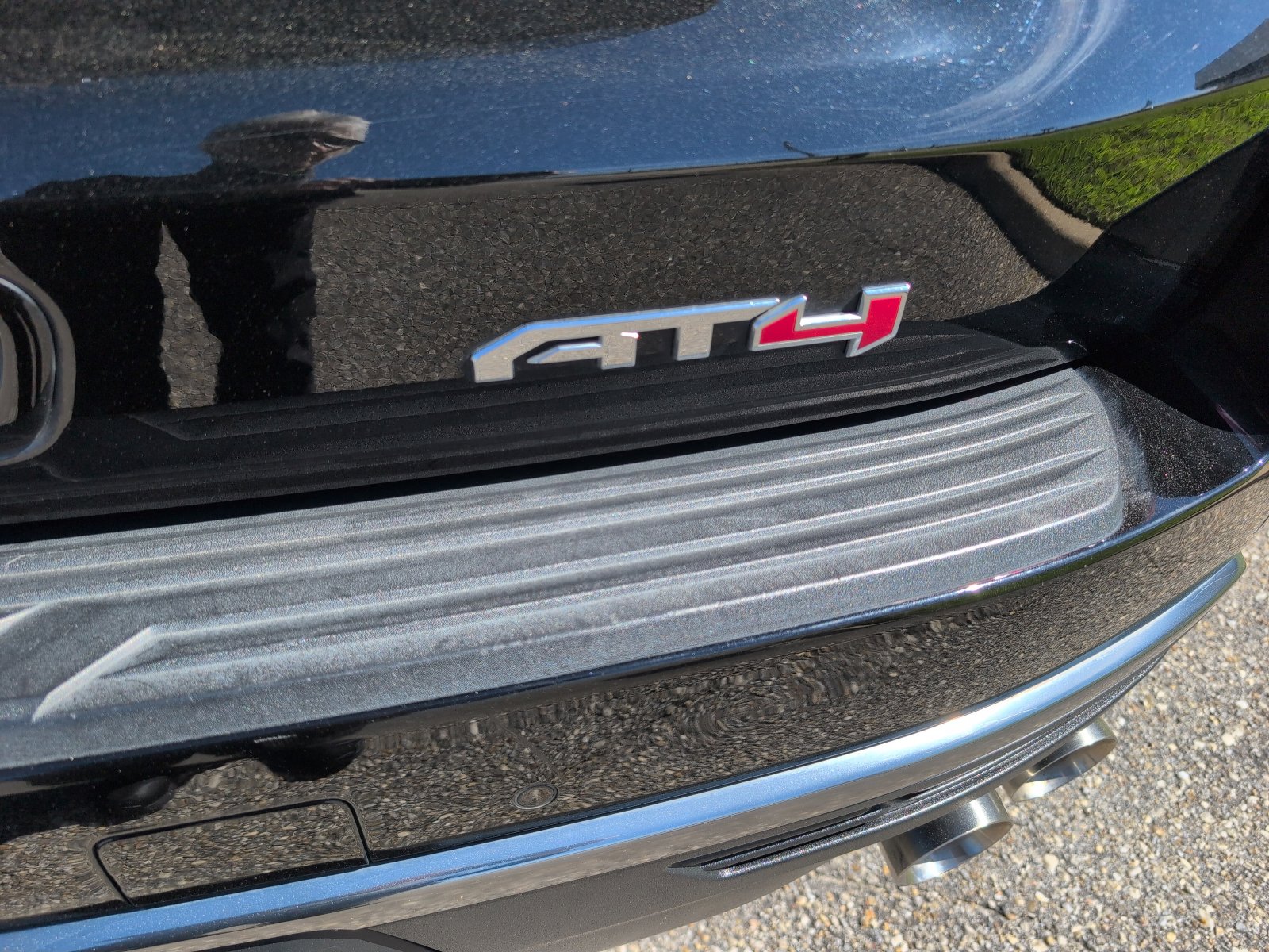 Used 2022 GMC Yukon AT4 image 4