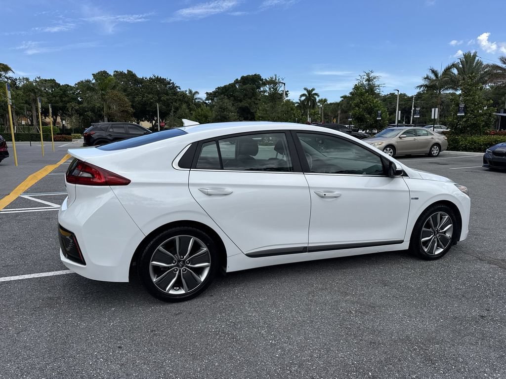Used 2019 Hyundai Ioniq Limited FWD image 4