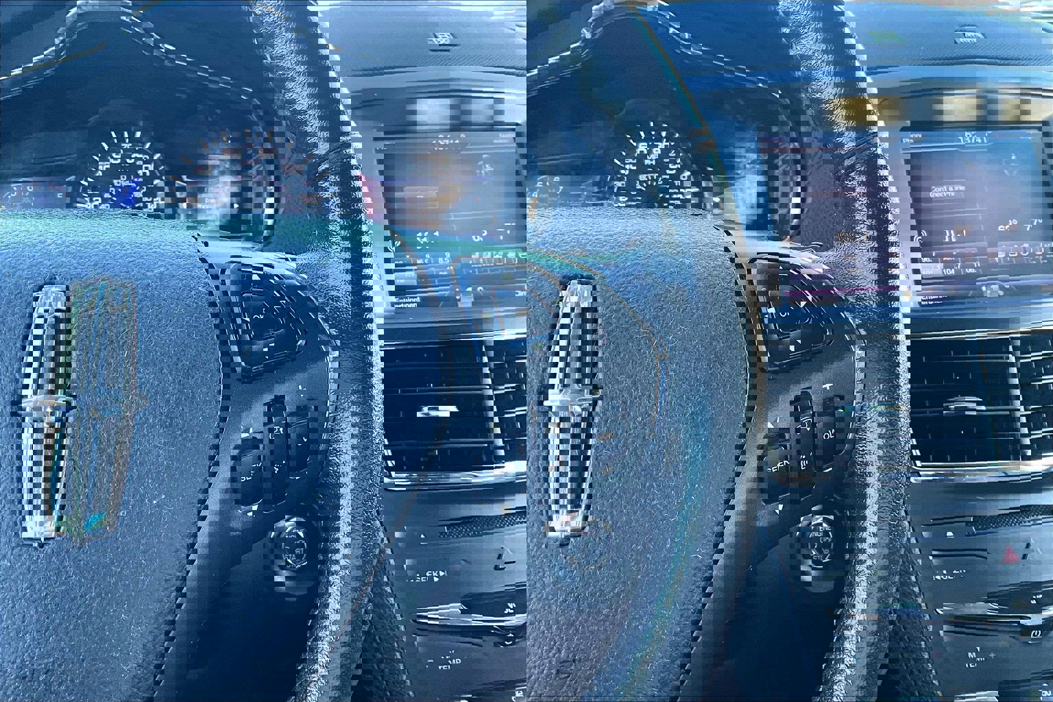 Used 2013 Lincoln MKT AWD image 19