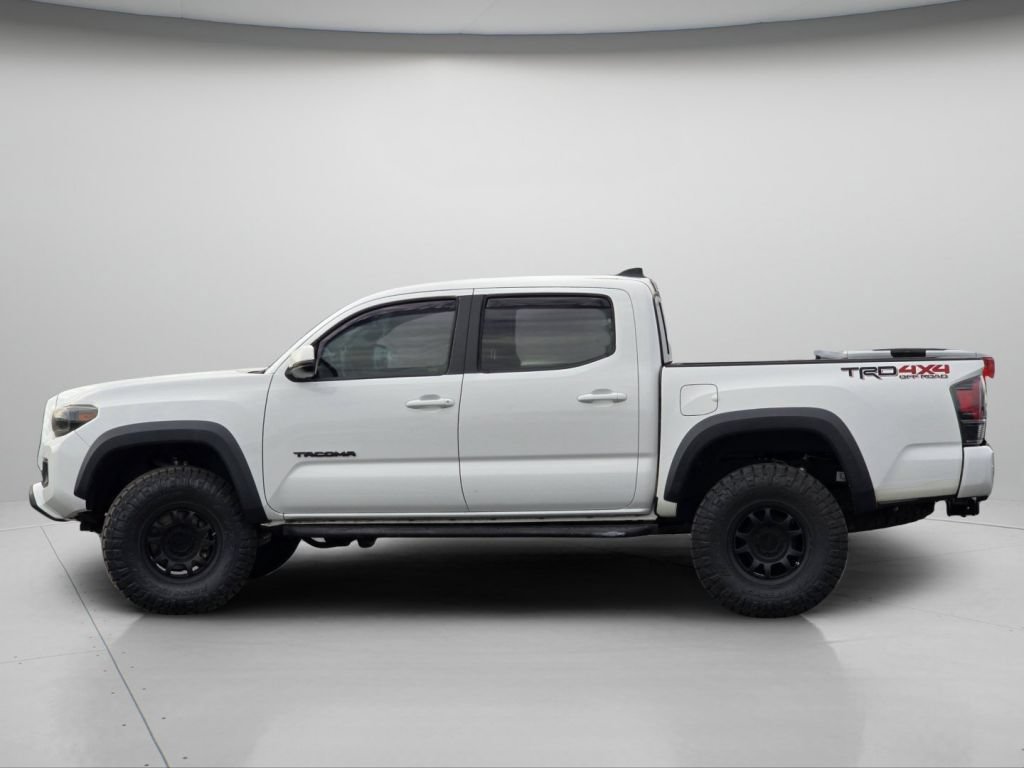 Used 2019 Toyota Tacoma TRD Off-Road AWD/4WD image 17