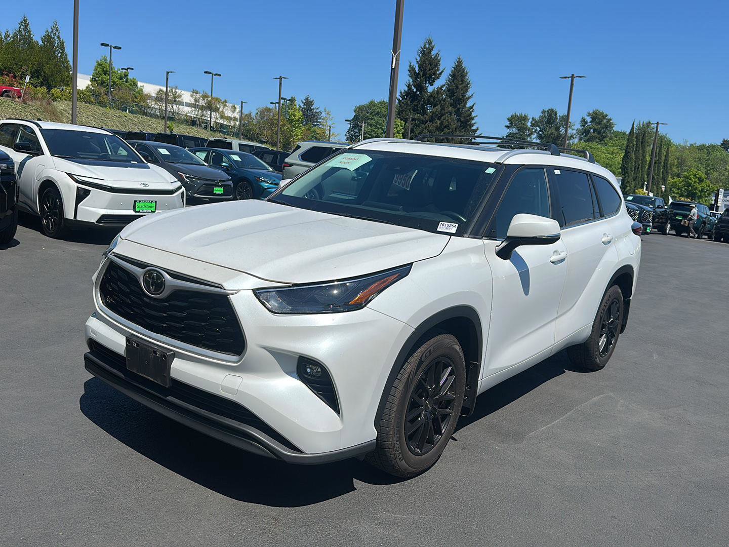Used 2023 Toyota Highlander XLE AWD/4WD video 1