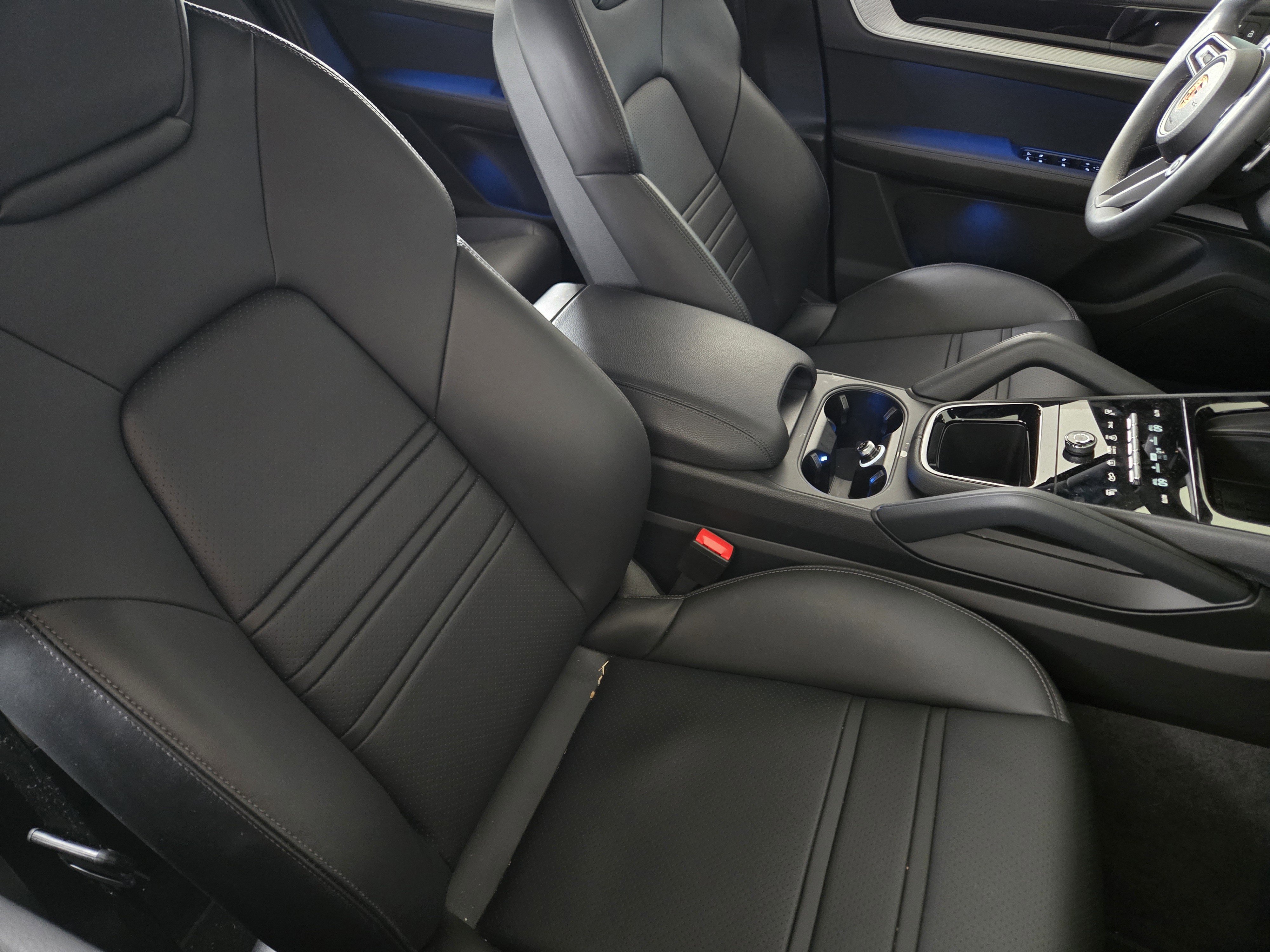 Certified 2025 Porsche Cayenne Coupe image 17