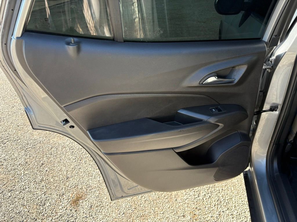 Used 2025 Chevrolet Trax RS image 11