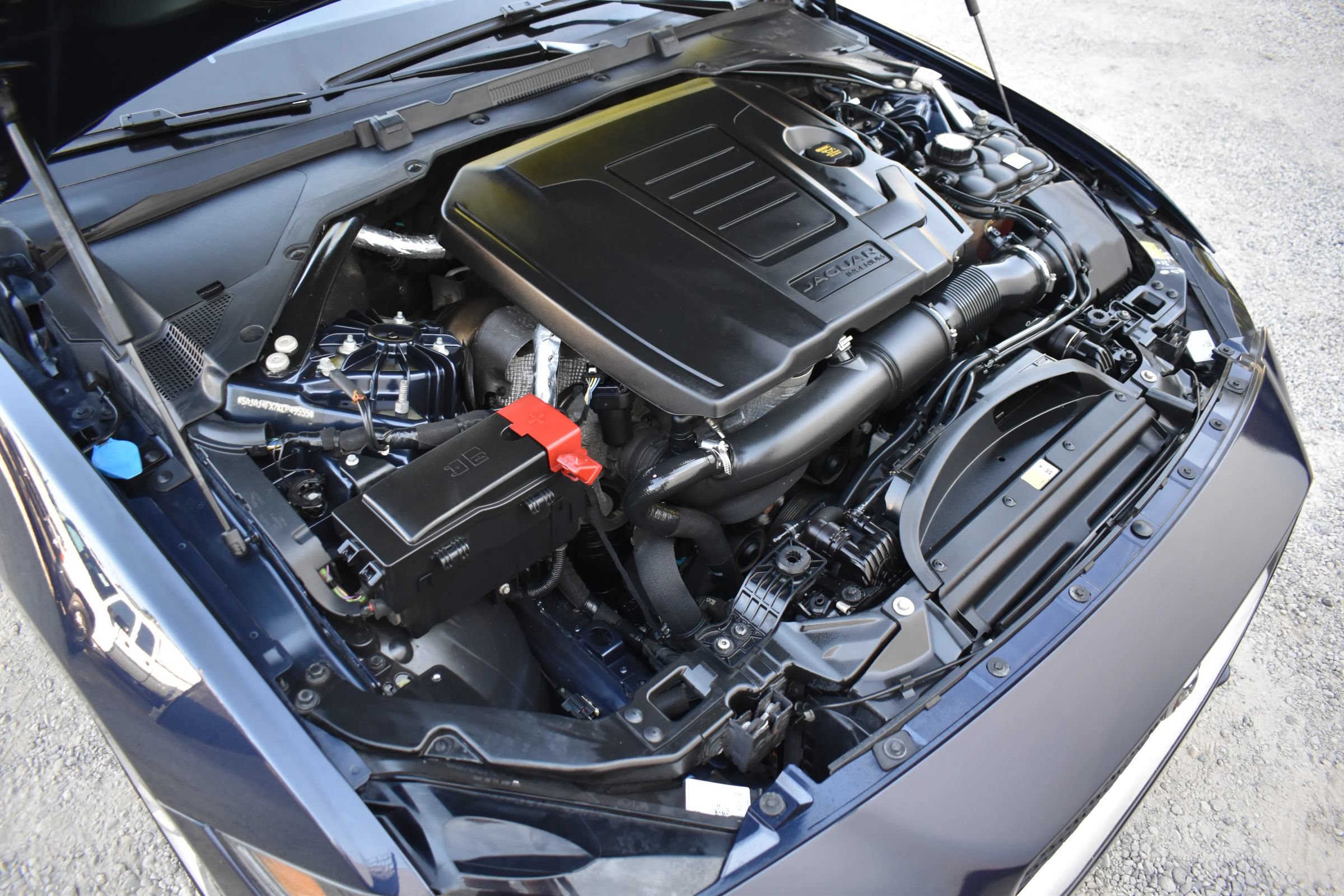 Used 2019 Jaguar XE Premium AWD/4WD image 34