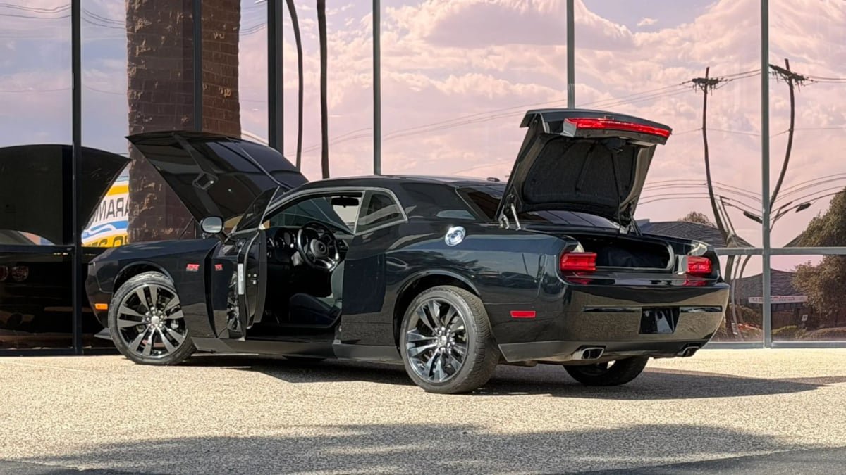 Used 2014 Dodge Challenger SRT8 Core w/ Electronics Convenience Group RWD image 31