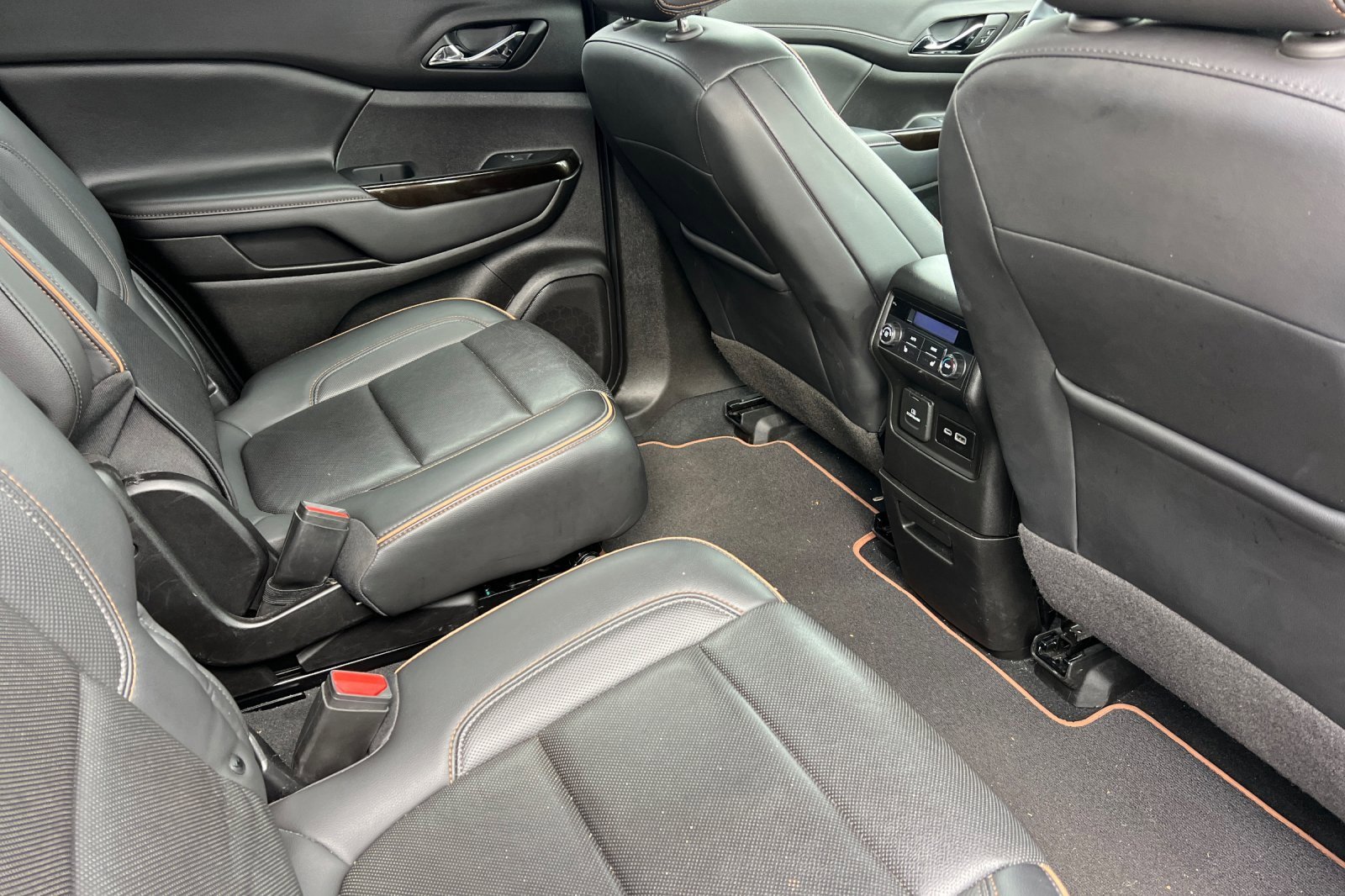 Used 2023 GMC Acadia AT4 w/ Technology Package image 18