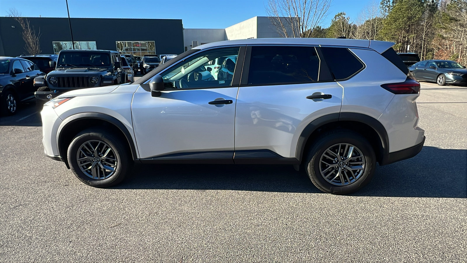 Used 2024 Nissan Rogue S image 11