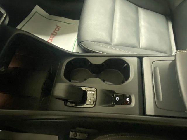 Certified 2025 Volvo XC40 B5 Core AWD/4WD image 27