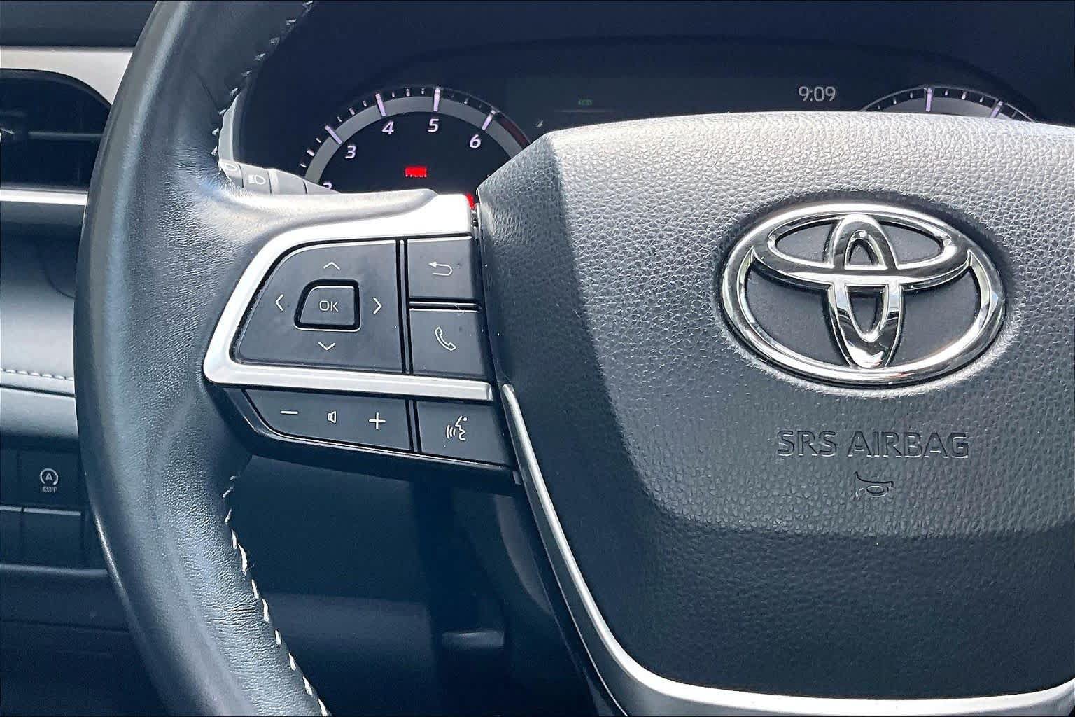 Used 2023 Toyota Highlander XLE FWD image 24