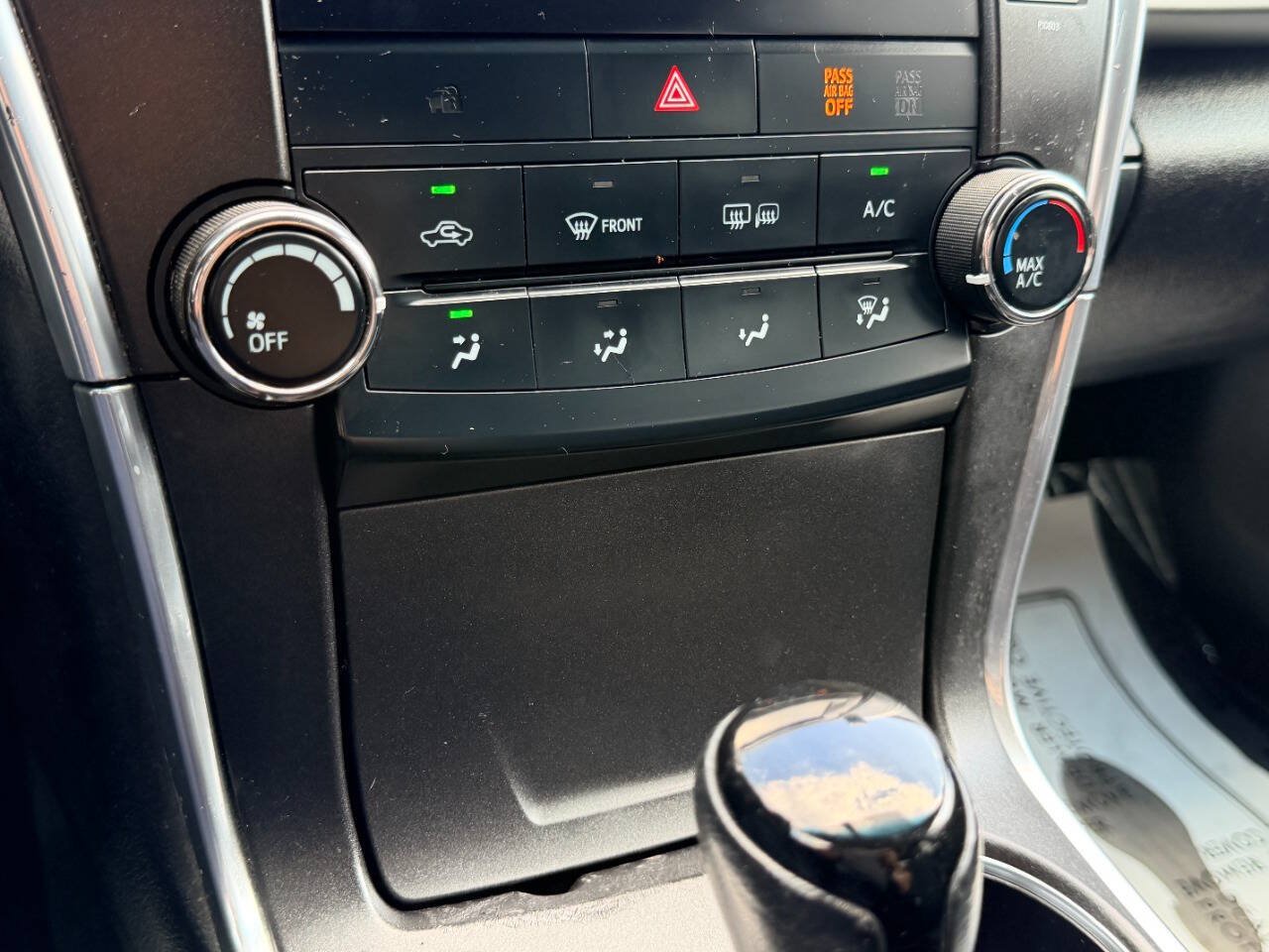 Used 2015 Toyota Camry SE FWD image 38