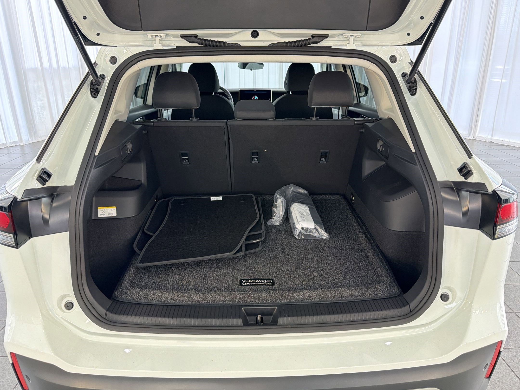 Used 2025 Volkswagen Tiguan S image 32