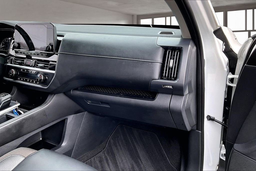 Used 2023 Nissan Pathfinder SL w/ SL Premium Package image 17