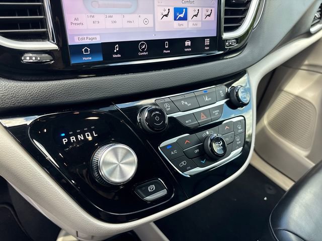 Used 2023 Chrysler Pacifica Touring-L FWD image 24