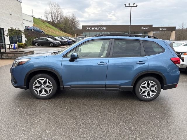 Used 2023 Subaru Forester Premium image 2