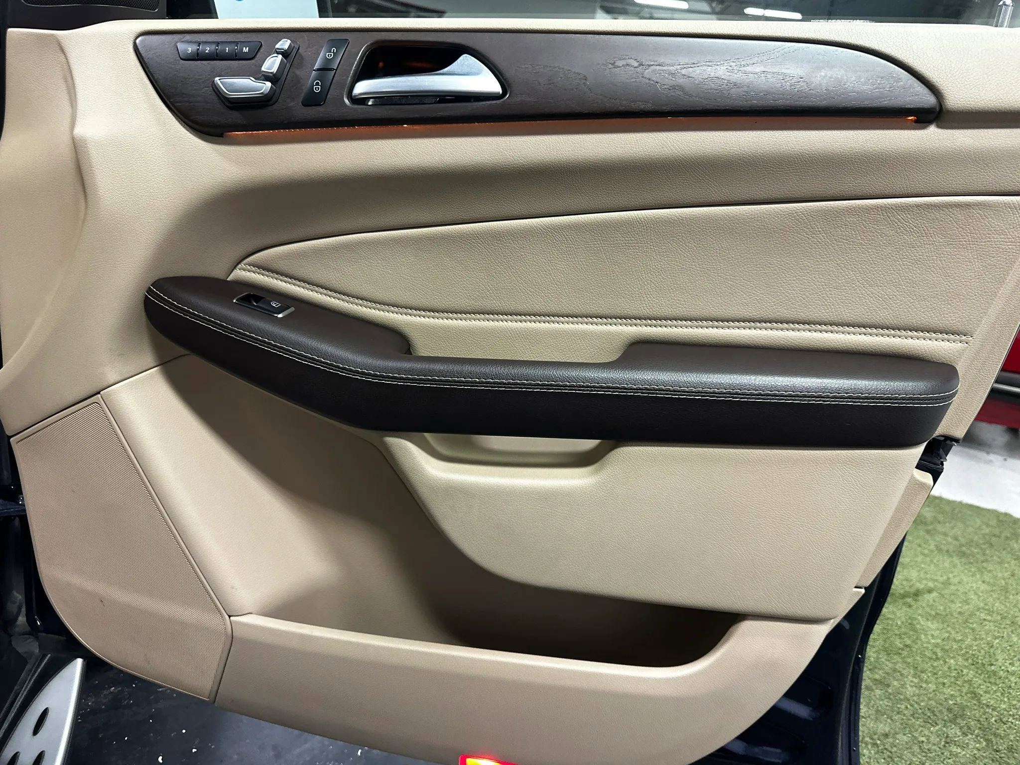 Used 2017 Mercedes-Benz GLS 450 4MATIC image 27