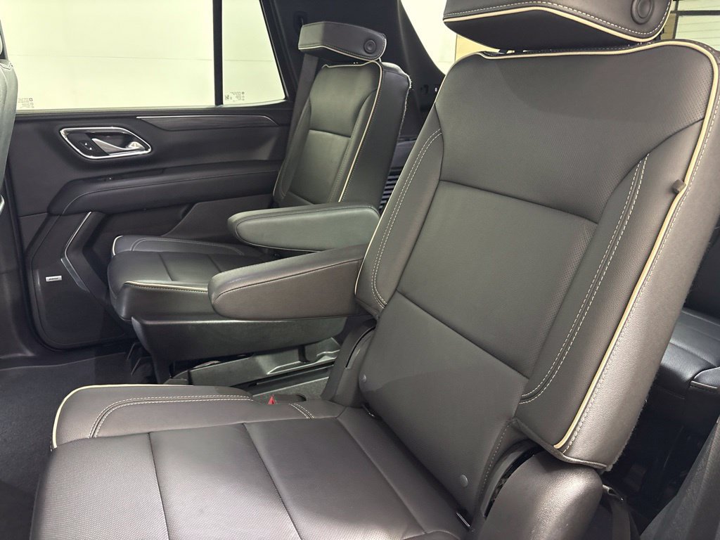 Used 2024 GMC Yukon SLT w/ SLT Luxury Package RWD image 27