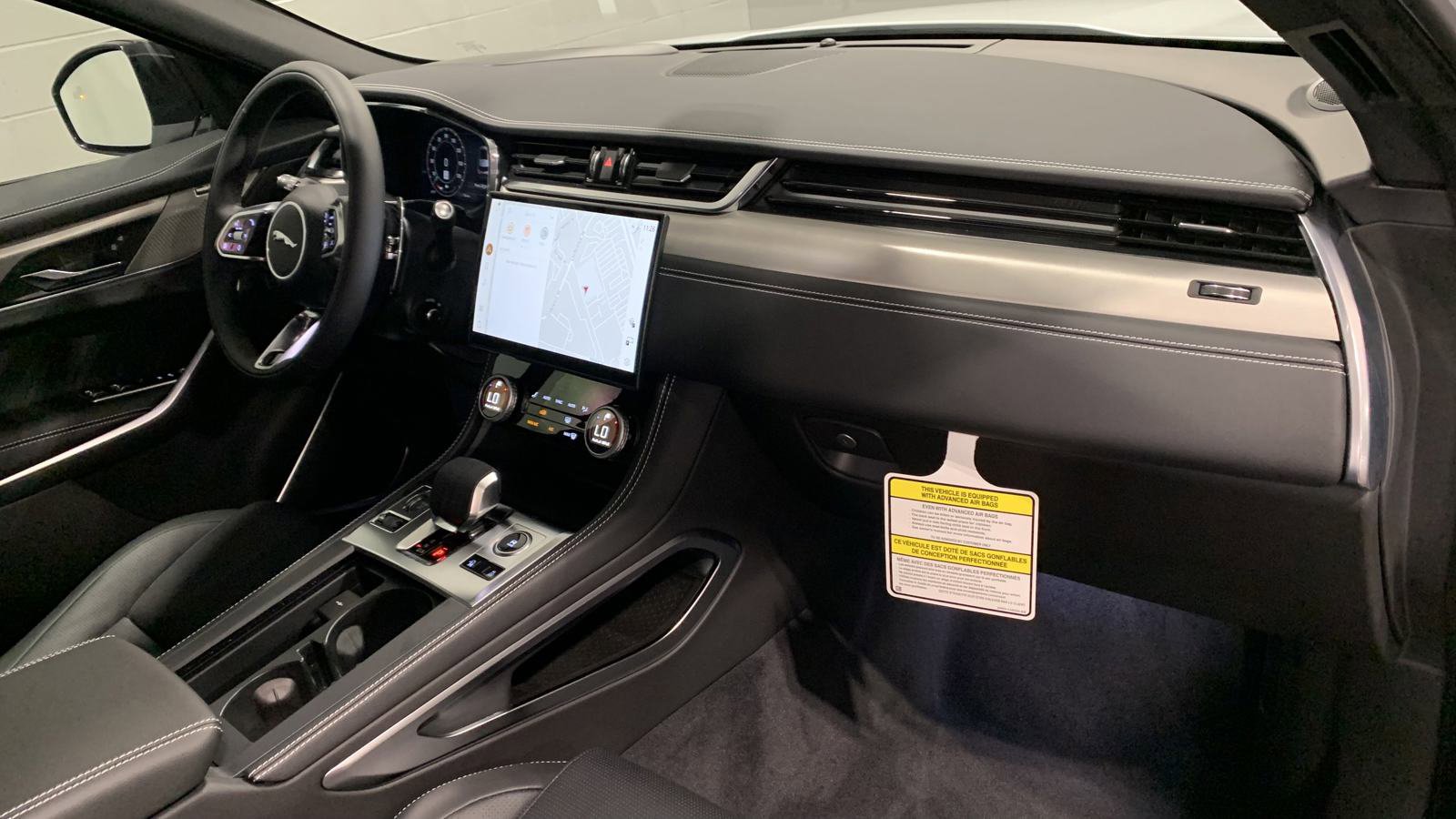 Used 2025 Jaguar F-PACE R-Dynamic S image 4