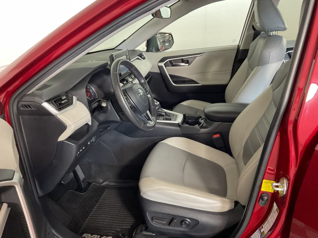 Used 2020 Toyota RAV4 XLE Premium AWD/4WD image 19