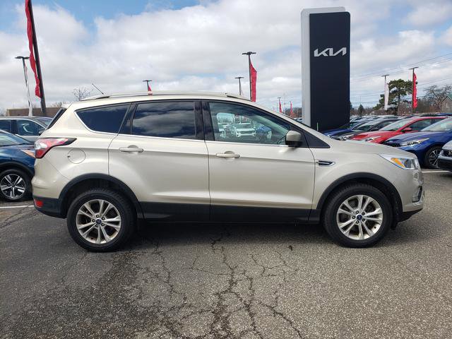 Used 2017 Ford Escape SE image 2