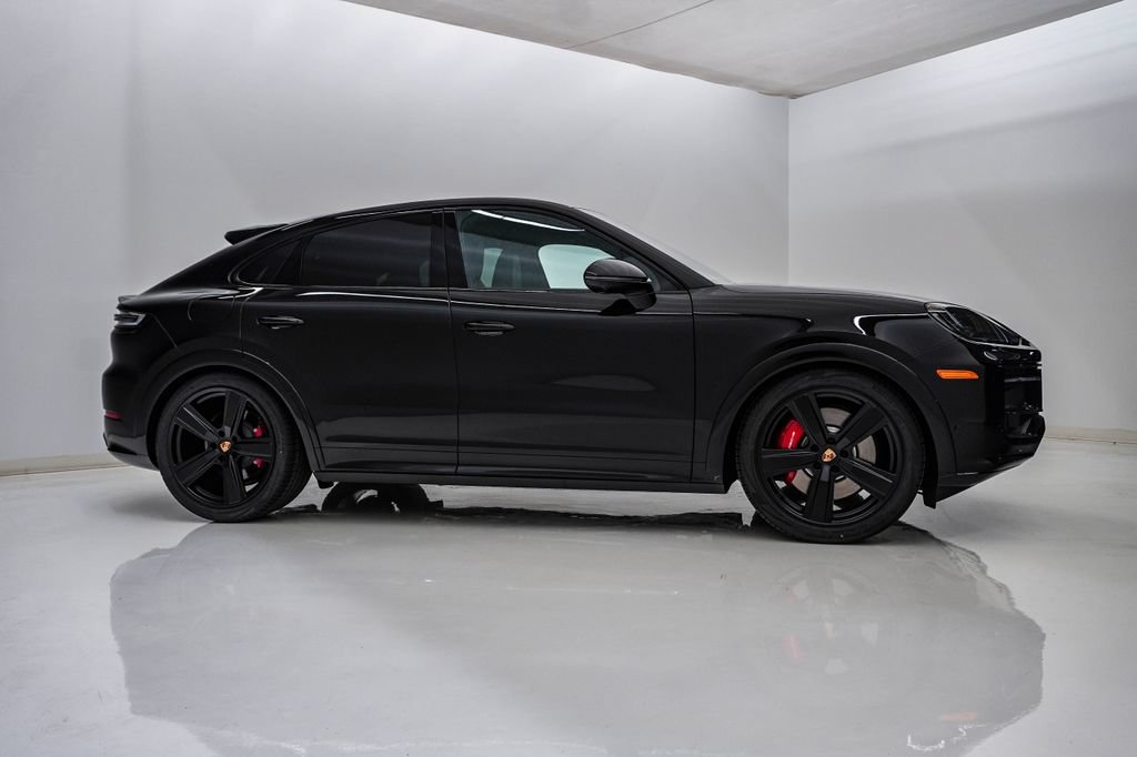 New 2026 Porsche Cayenne GTS AWD/4WD image 9