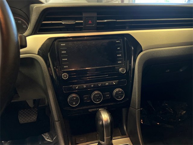 Used 2021 Volkswagen Passat 2.0T SE image 22