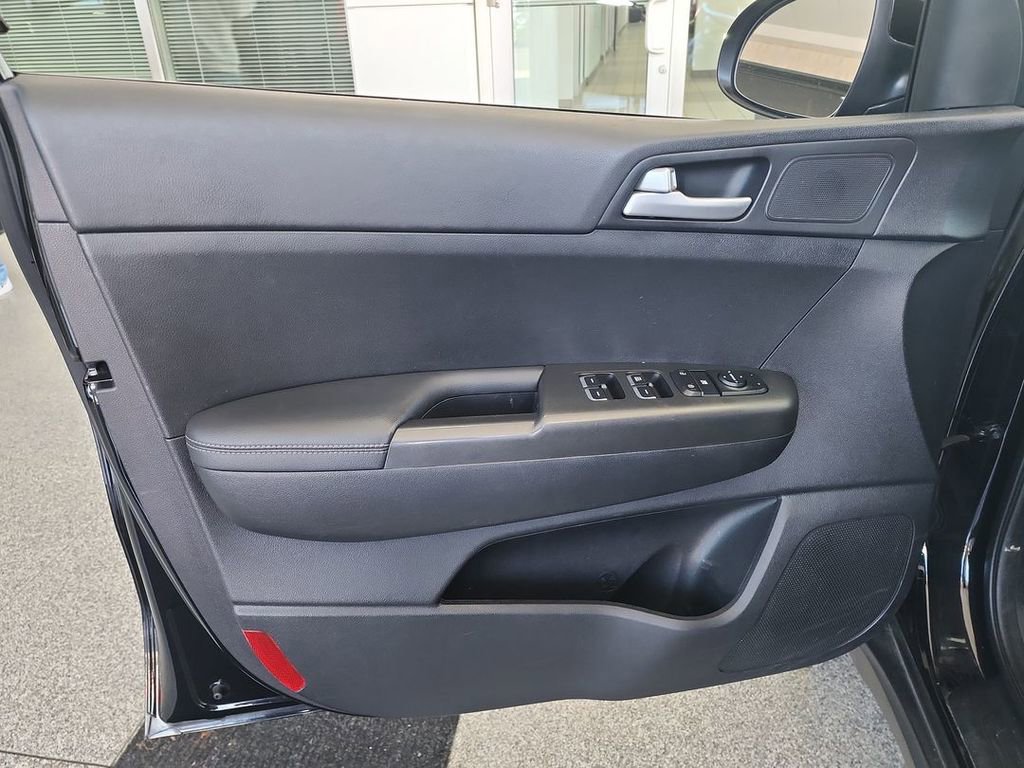 Used 2020 Kia Sportage LX image 20