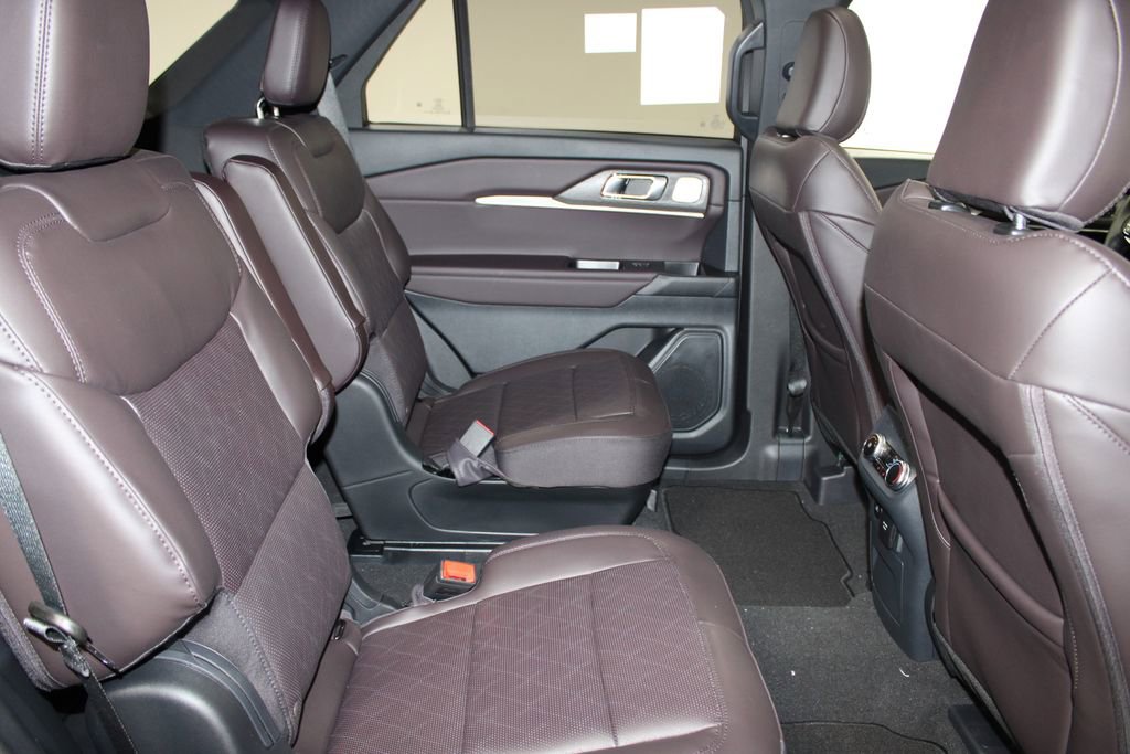 New 2026 Ford Explorer Platinum image 32