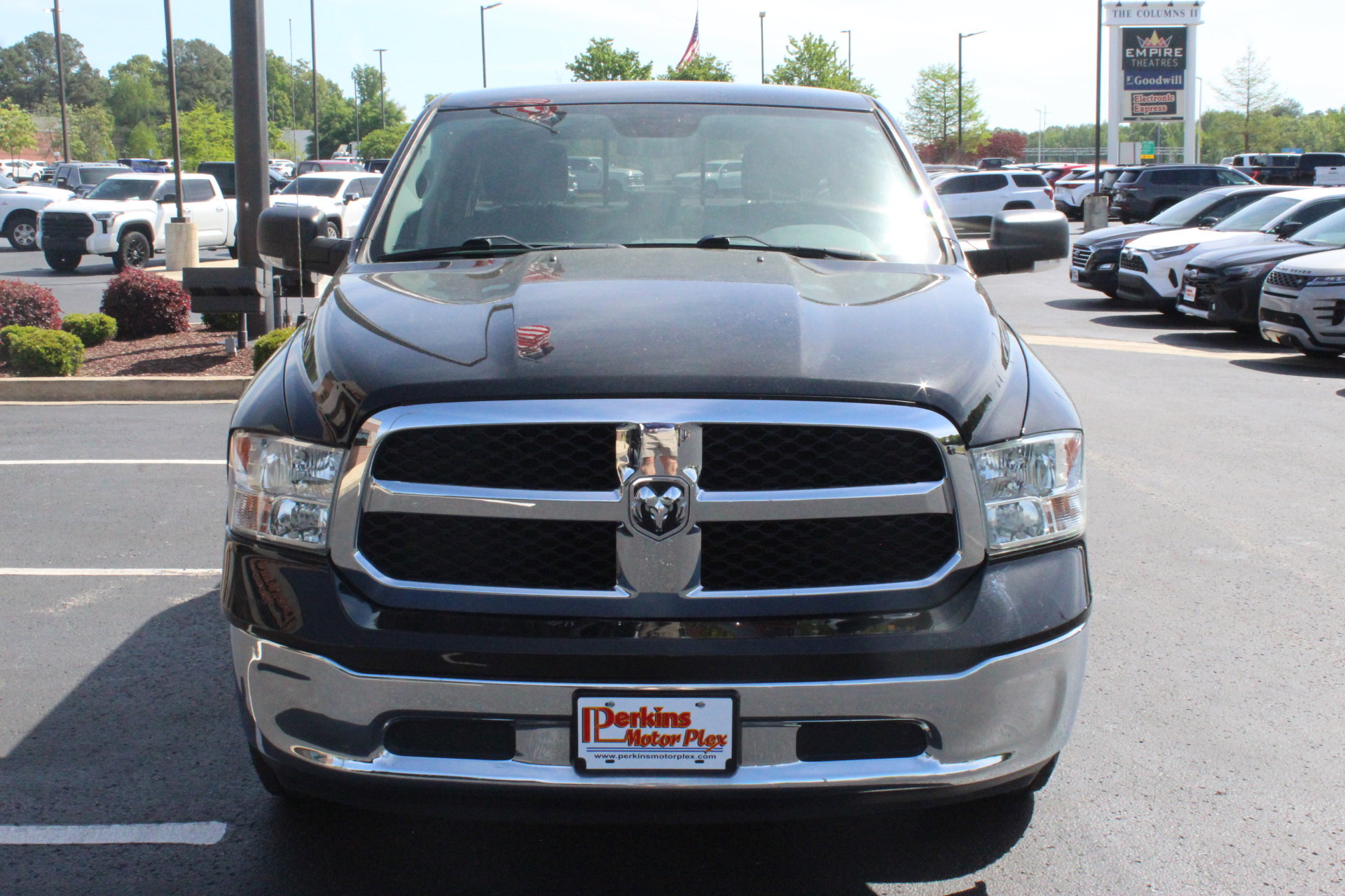 Used 2020 RAM 1500 Classic SLT w/ Luxury Group RWD image 3