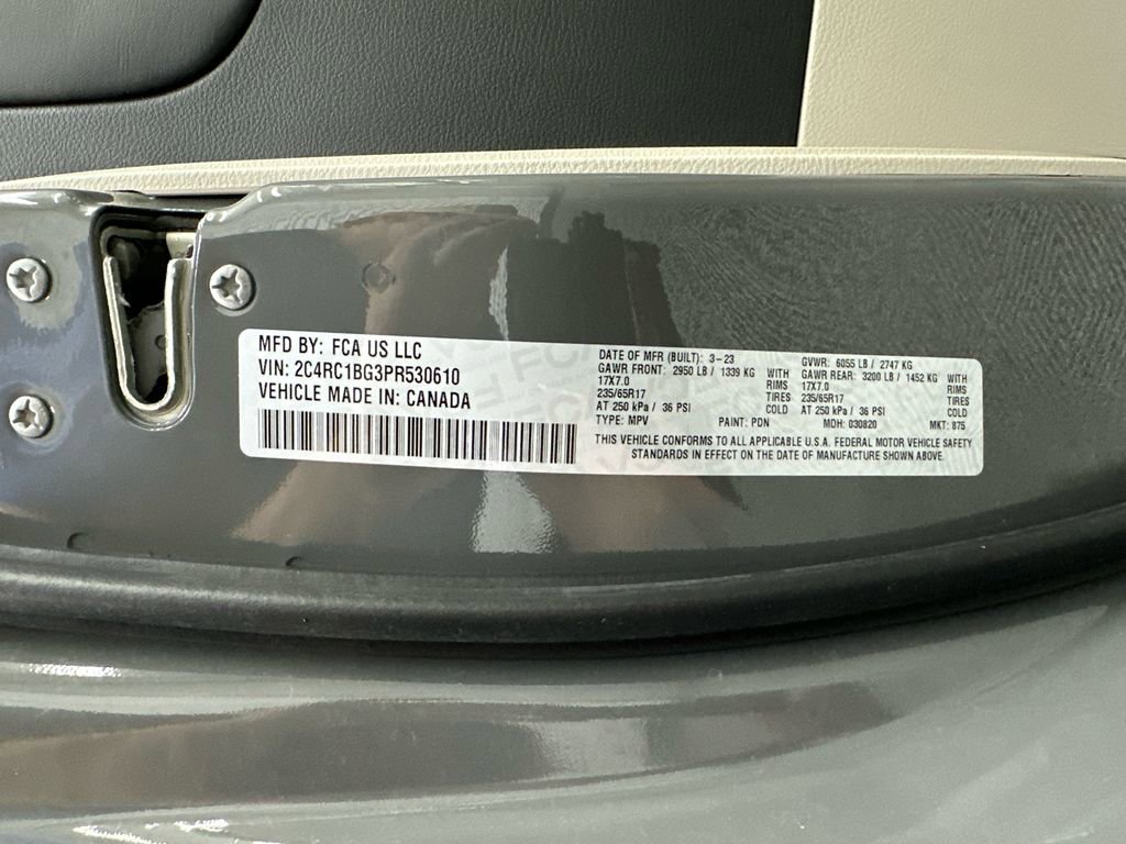 Used 2023 Chrysler Pacifica Touring-L FWD image 35