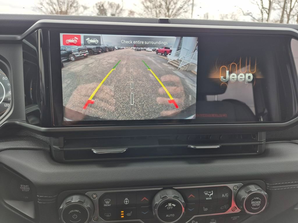 Used 2024 Jeep Wrangler Rubicon w/ Technology Group image 16