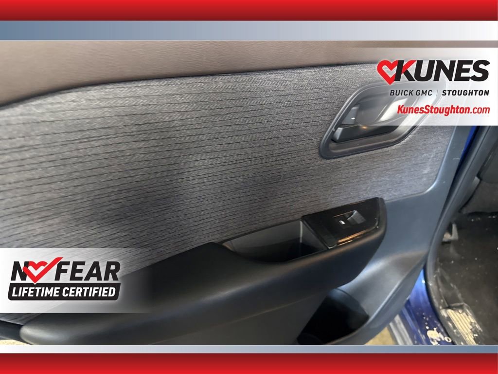 Used 2023 Nissan Rogue S image 33