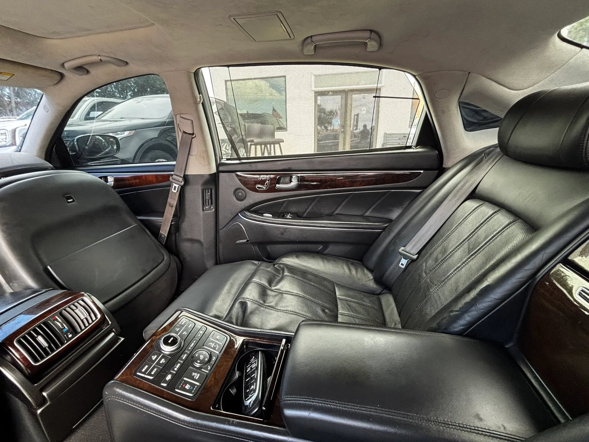 Used 2011 Hyundai Equus Ultimate RWD image 12