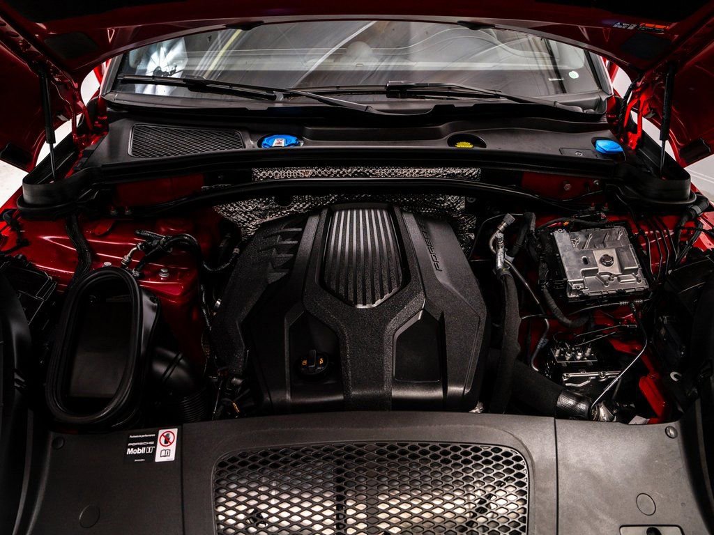 Certified 2025 Porsche Macan image 31