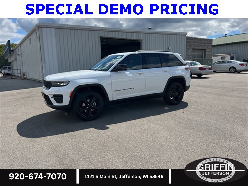 New 2025 Jeep Grand Cherokee Altitude image 1