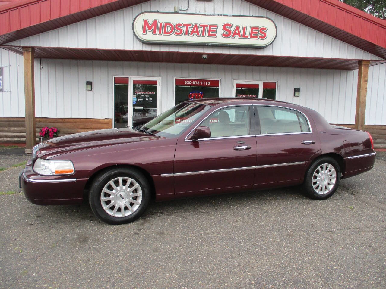 Used 2006 Lincoln Town Car Signature image 3