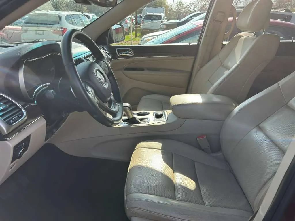 Used 2017 Jeep Grand Cherokee Limited w/ Luxury Group II AWD/4WD image 9