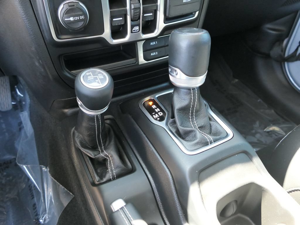Used 2023 Jeep Wrangler Unlimited Sahara AWD/4WD image 20
